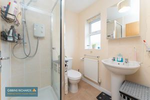 Ensuite - click for photo gallery